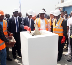 Cérémonie de pose de la première pierre du terminal céréalier